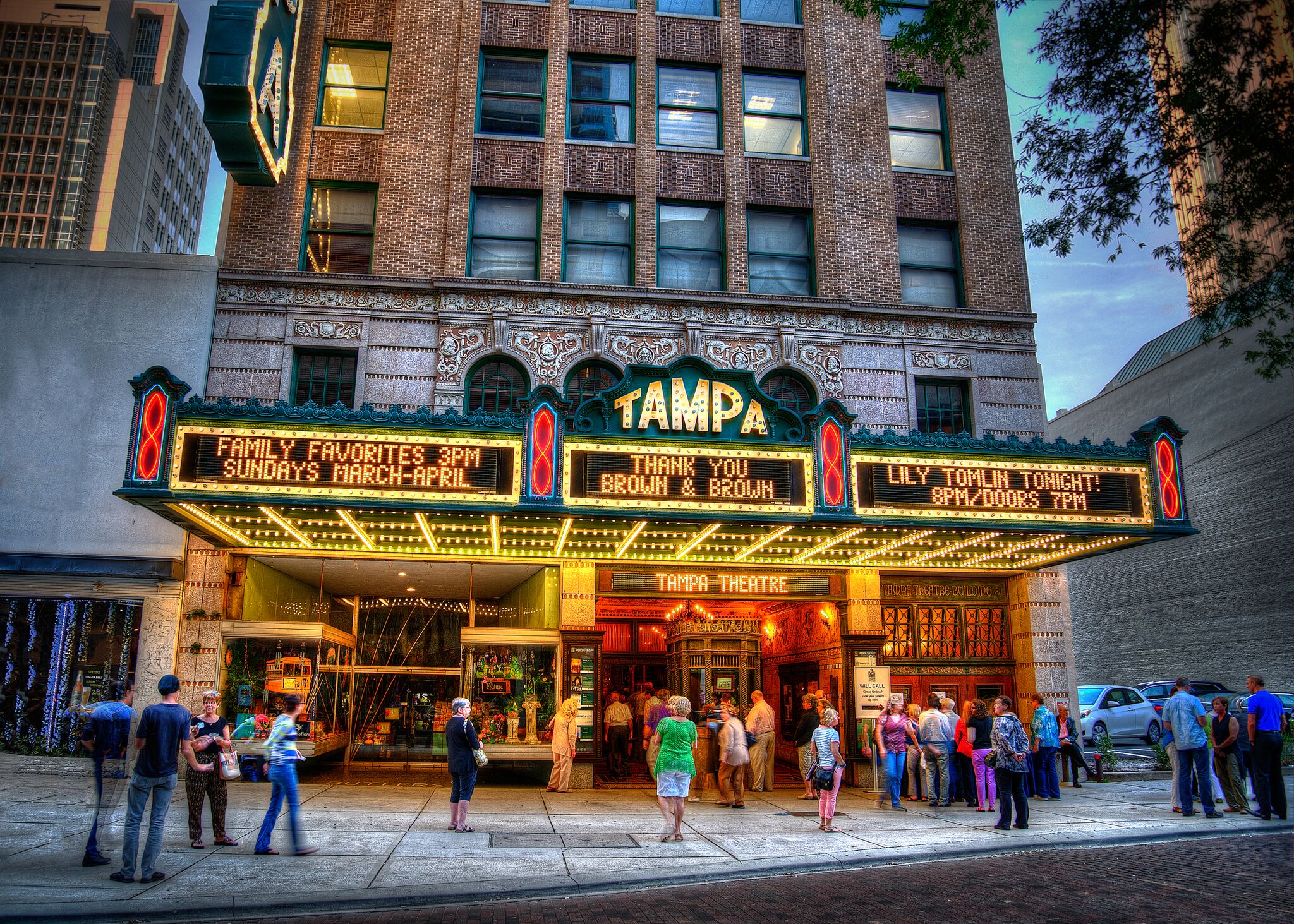 tampa-downtown-turn-back-in-time-in-tampa-theatre